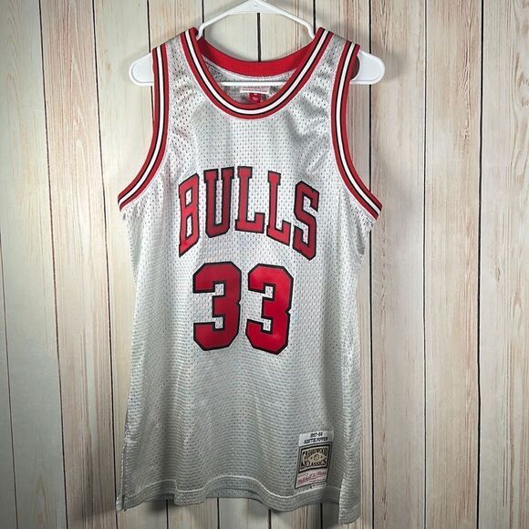 Mitchell & Ness 97-98 Scottie Pippen Bulls Swingman Jersey - Large - Picture 1 of 7